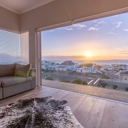 Small Bay Beach Suites Kaapstad Buitenkant foto