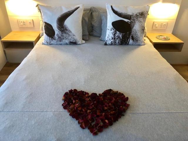 Small Bay Beach Suites Kaapstad Buitenkant foto