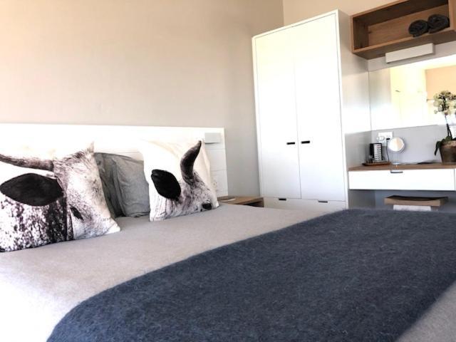 Small Bay Beach Suites Kaapstad Buitenkant foto