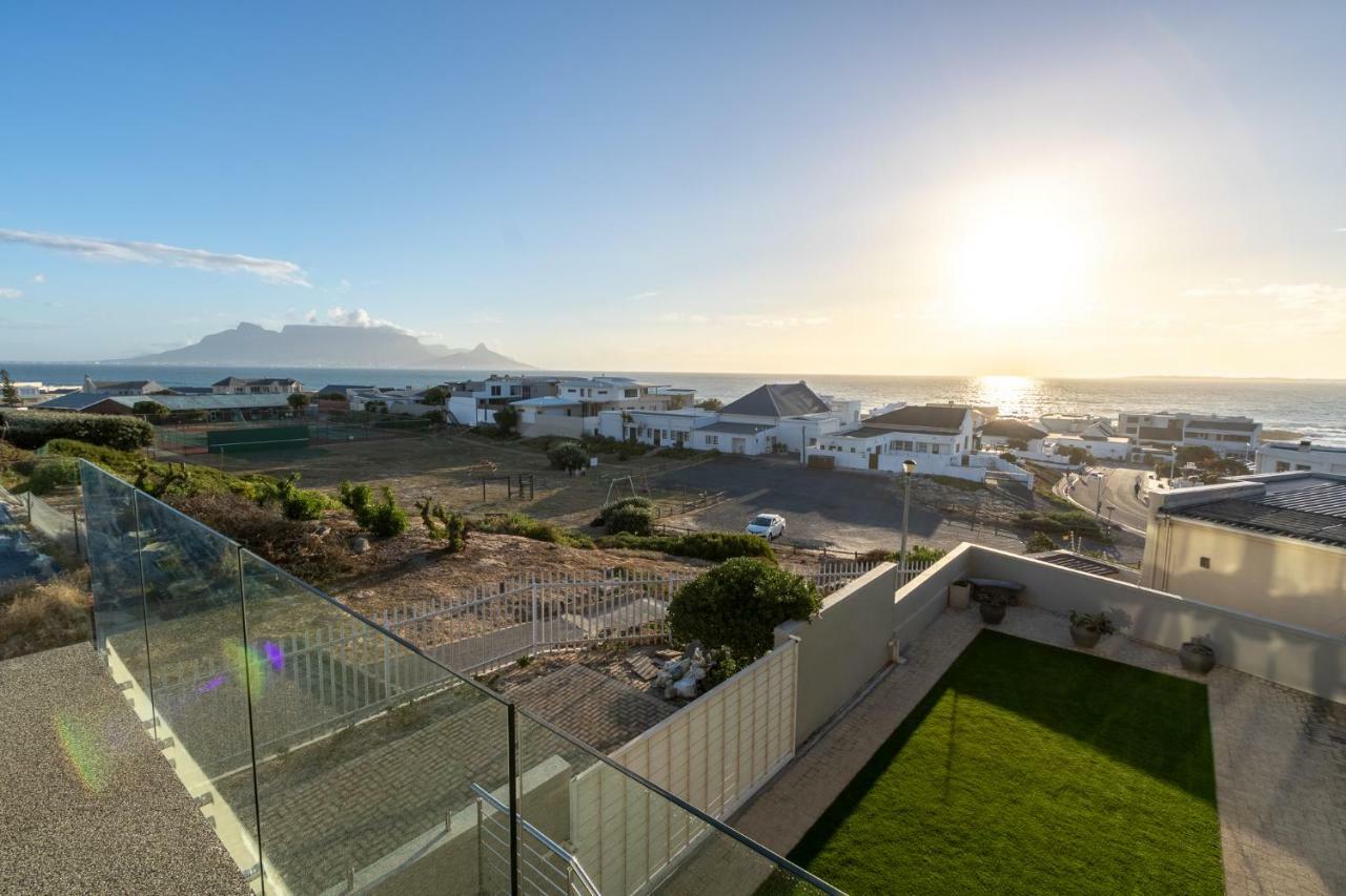 Small Bay Beach Suites Kaapstad Buitenkant foto
