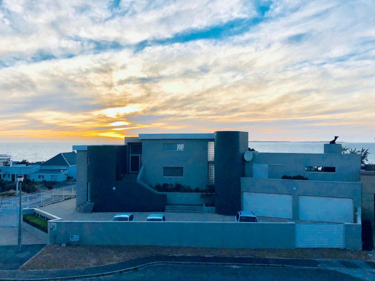 Small Bay Beach Suites Kaapstad Buitenkant foto