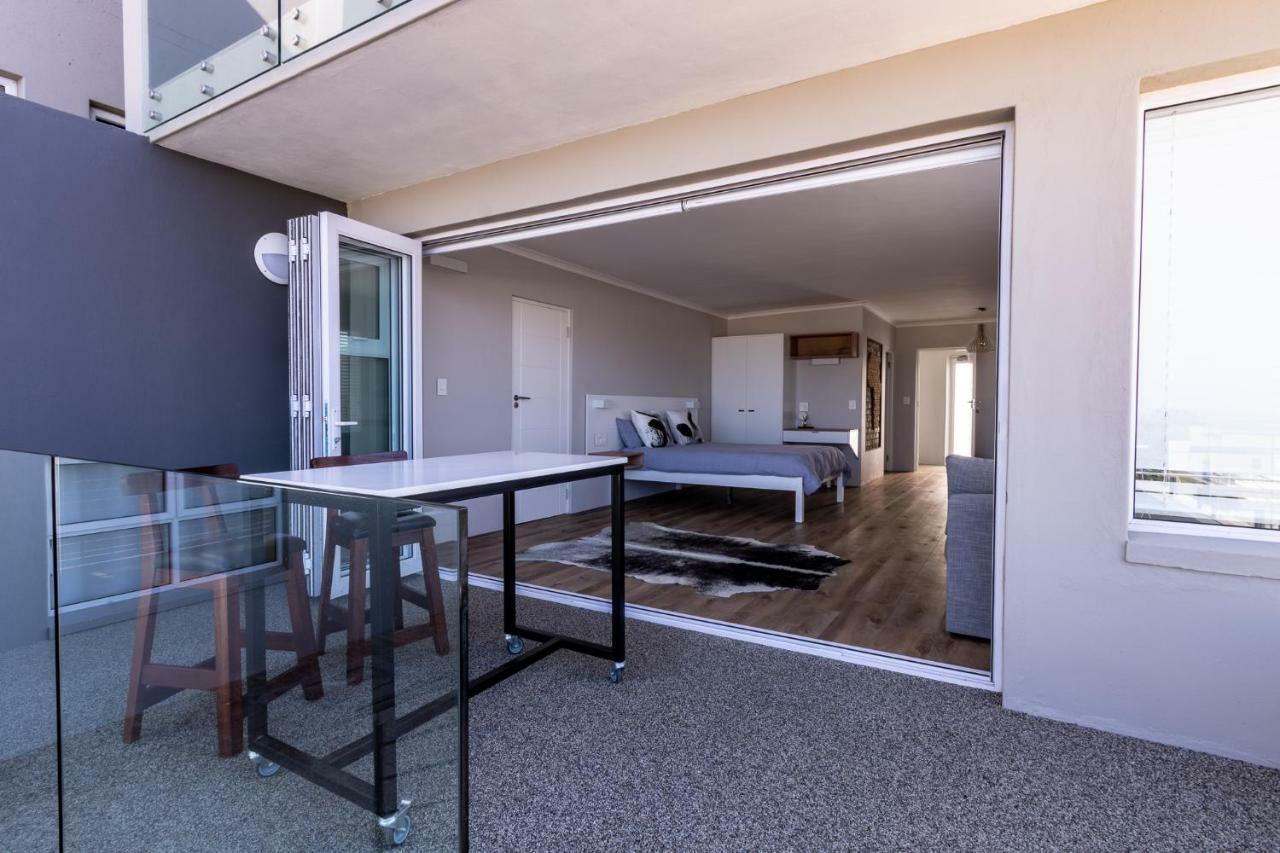 Small Bay Beach Suites Kaapstad Buitenkant foto